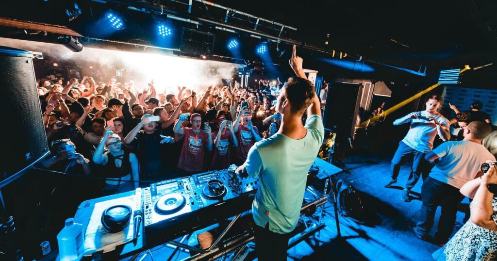 clubbing dj