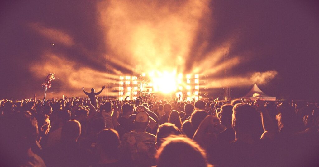 clubbing show dj live